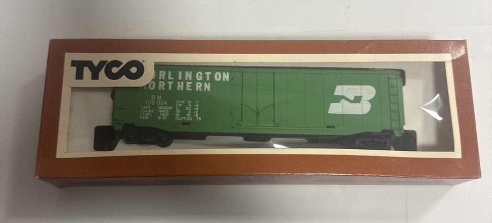 Tyco Train HO Scale Burlington Northern 50' Plug Door Green Box Car 339E Vintage